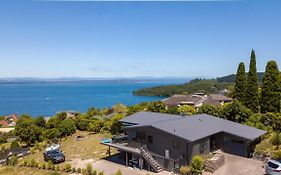 Acacia Bay Bach - Views, Spa & Serenity - Taupo